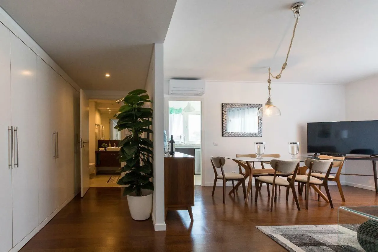 Charming Apartment With Balcony & Pool Lisbon